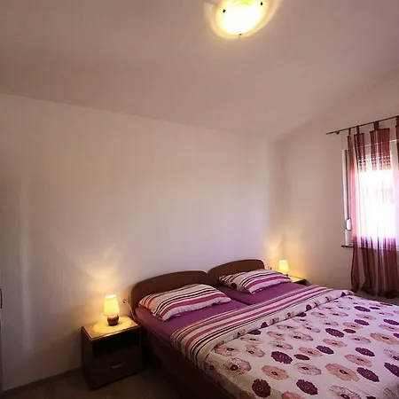 Apartment Pula 15 *