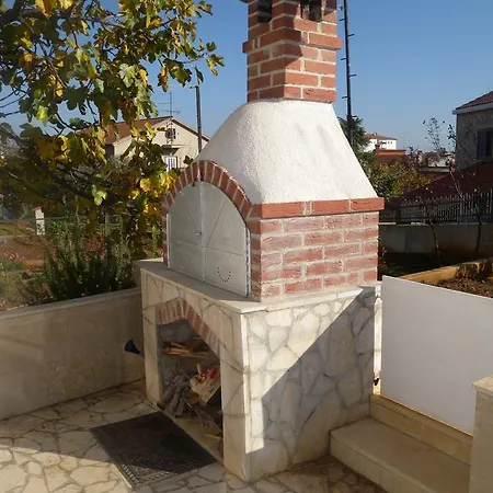 Apartment Pula 15 *