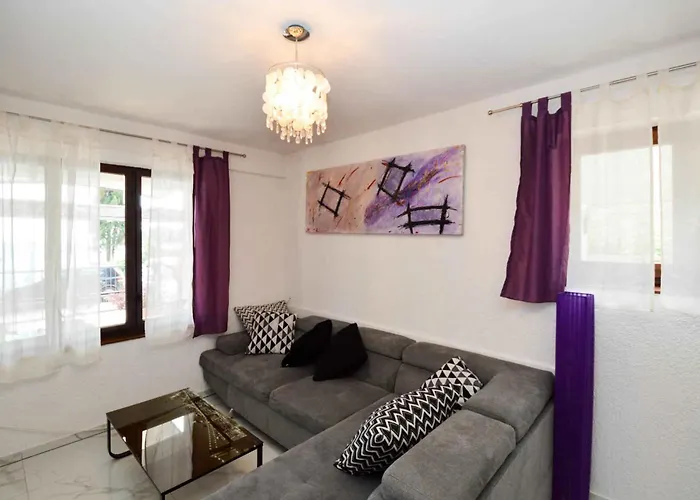 Apartment in Pula/Istrien 11080 * Pula