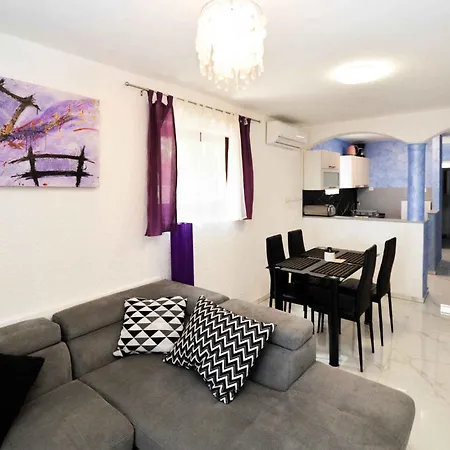 In - Istrien 11080 Apartman Póla